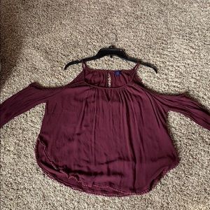 Open shoulder long sleeve maroon shirt